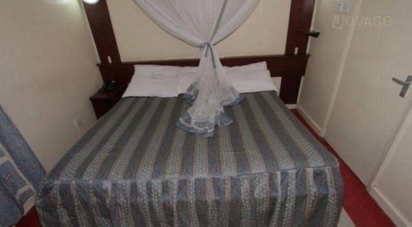 Blue Hut Hotel Найроби Экстерьер фото