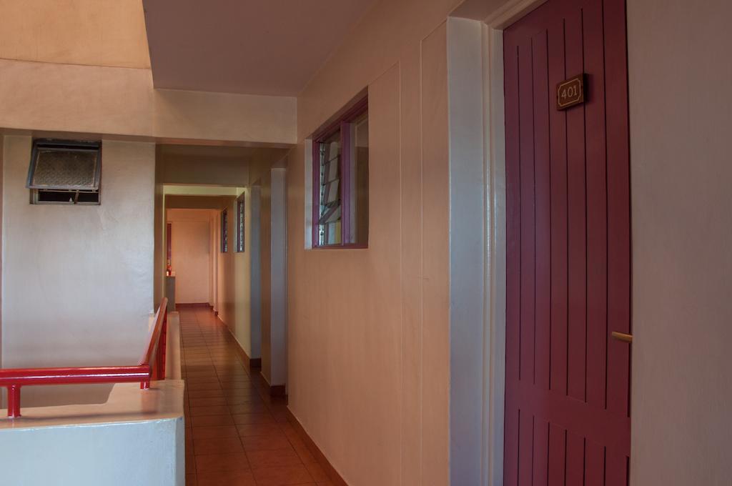 Blue Hut Hotel Найроби Экстерьер фото