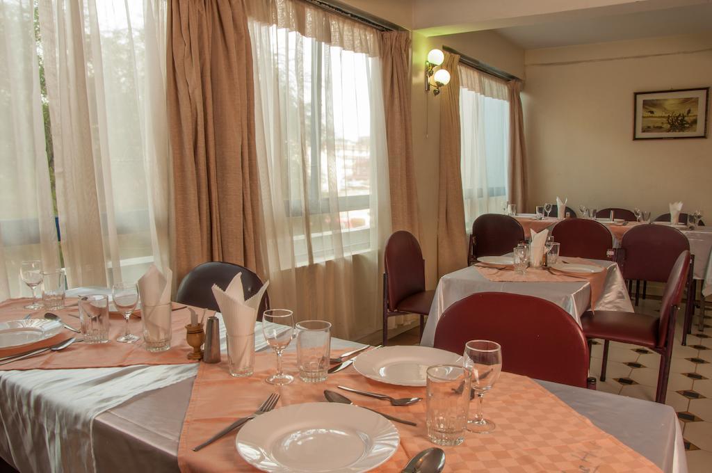 Blue Hut Hotel Найроби Экстерьер фото