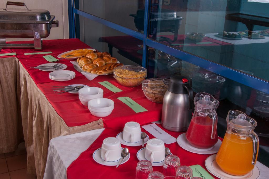Blue Hut Hotel Найроби Экстерьер фото