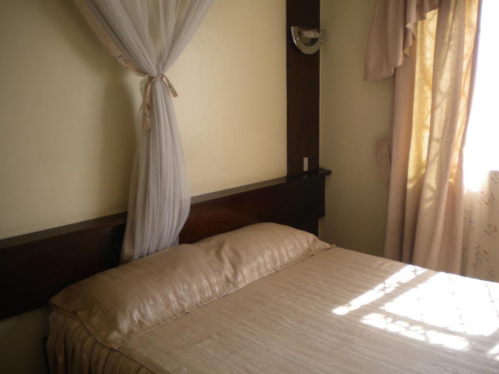 Blue Hut Hotel Найроби Экстерьер фото