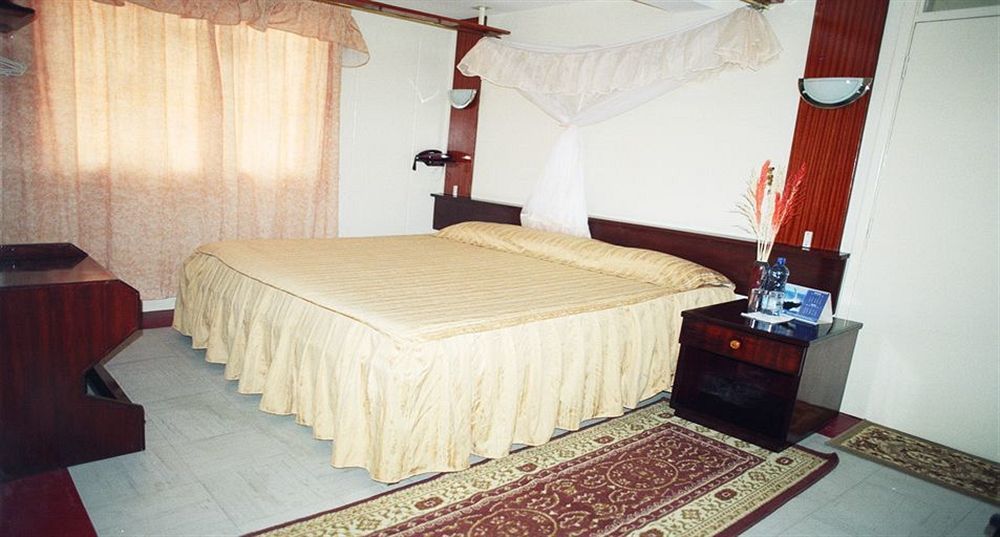 Blue Hut Hotel Найроби Экстерьер фото